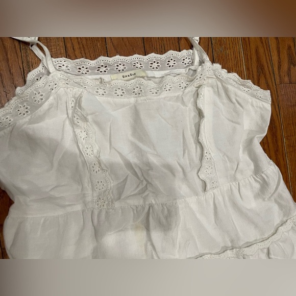 Elegant White Lace Camisole - Picture 2 of 10